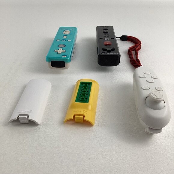 Wii Video Game Controllers Handheld Battery Covers Nintendo Face Plate Lot - Picture 4 of 6
